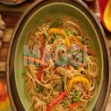 Wok de poulet aux légumes et spaghetti